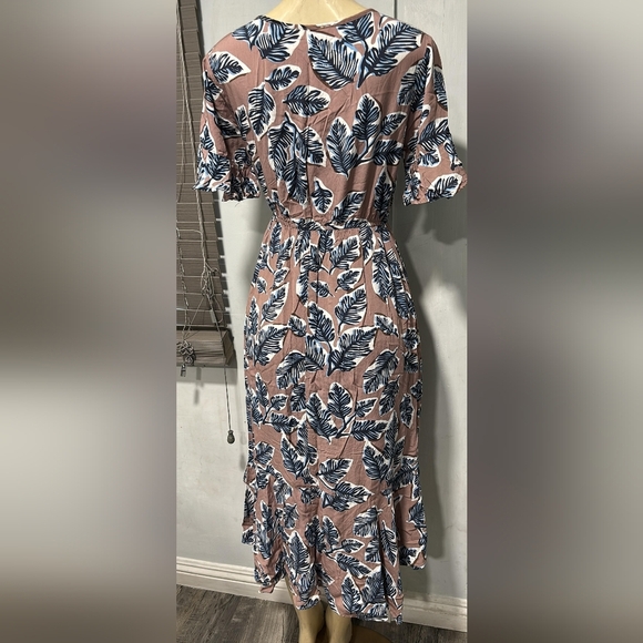 Chic Leaf Print Midi Dress in Pink and Blue - Picture 3 of 6